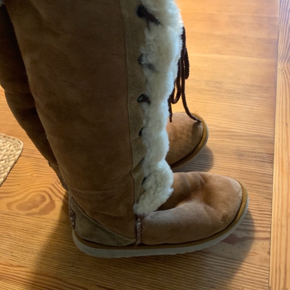 UGG BOOTS - Picture 3 of 3